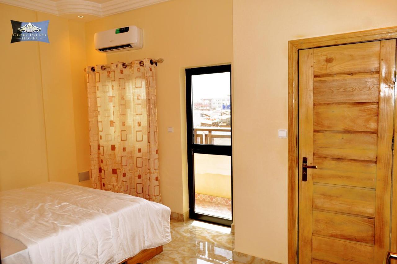 Glory Palace Hotel Cotonou Bagian luar foto